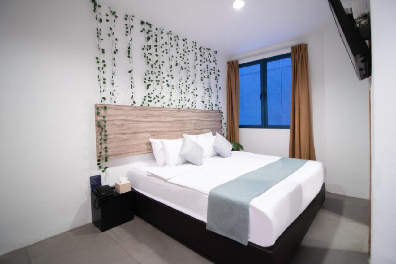 Victoria A Nuve Group Collection Singapura
